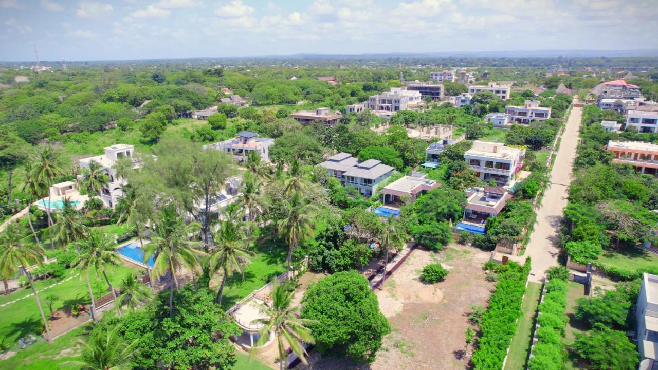 The Pool House & The Colobus House, Bella Seaview, Diani Beach, Kenya Exterior photo