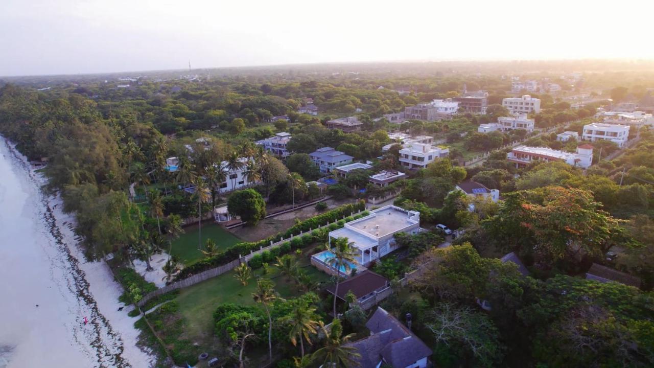 The Pool House & The Colobus House, Bella Seaview, Diani Beach, Kenya Exterior photo