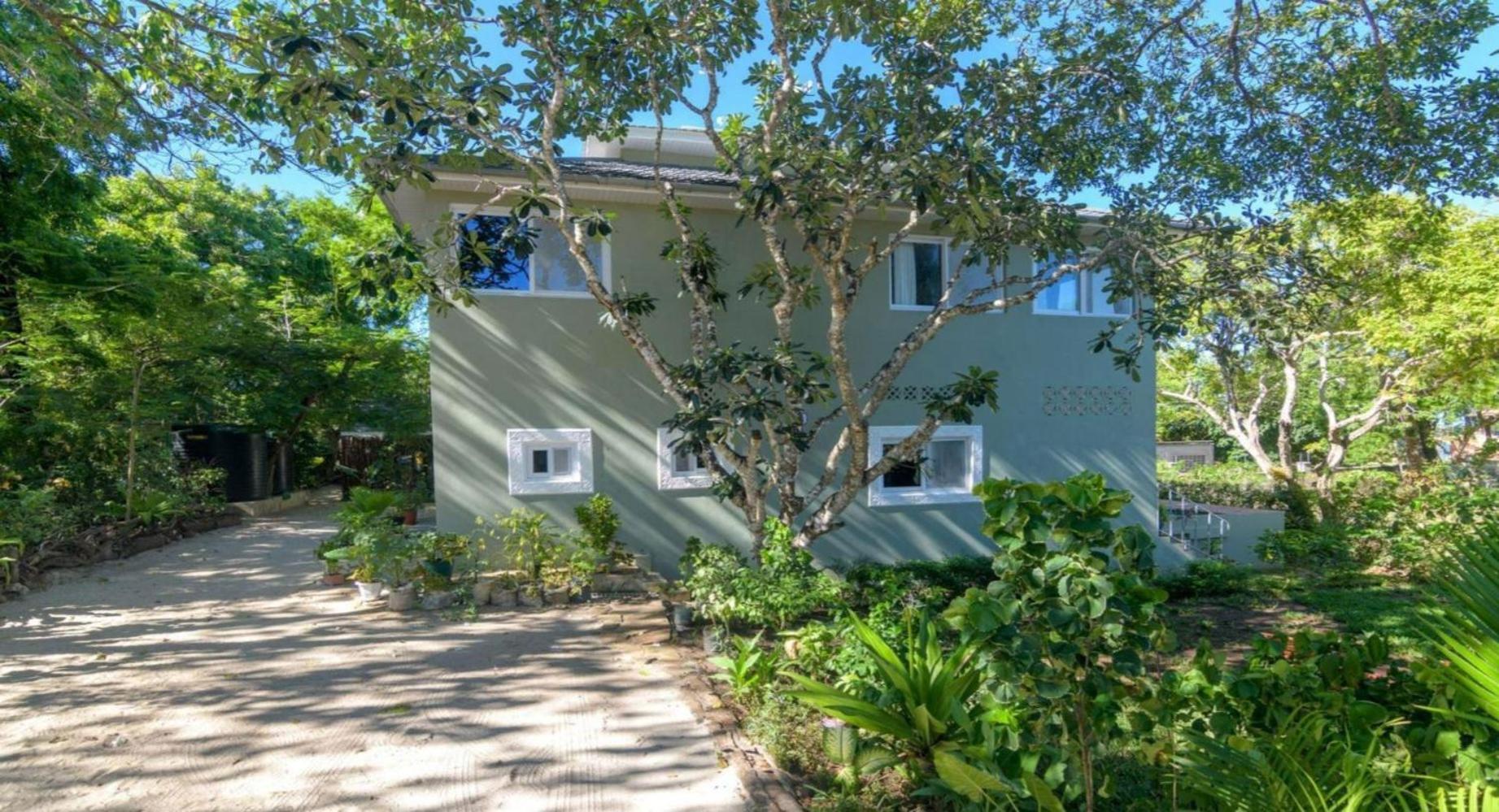 The Pool House & The Colobus House, Bella Seaview, Diani Beach, Kenya Exterior photo